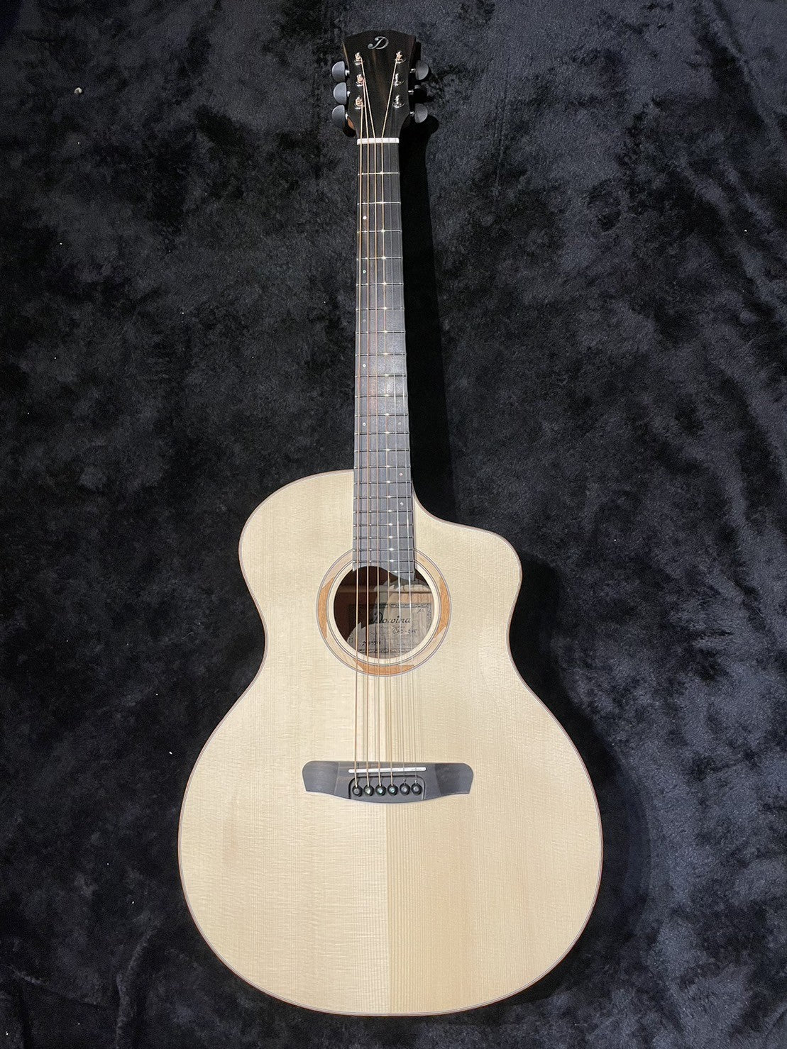 Gitar Tunggal Buatan Tangan Dowina Sauvignon-GAC-sws